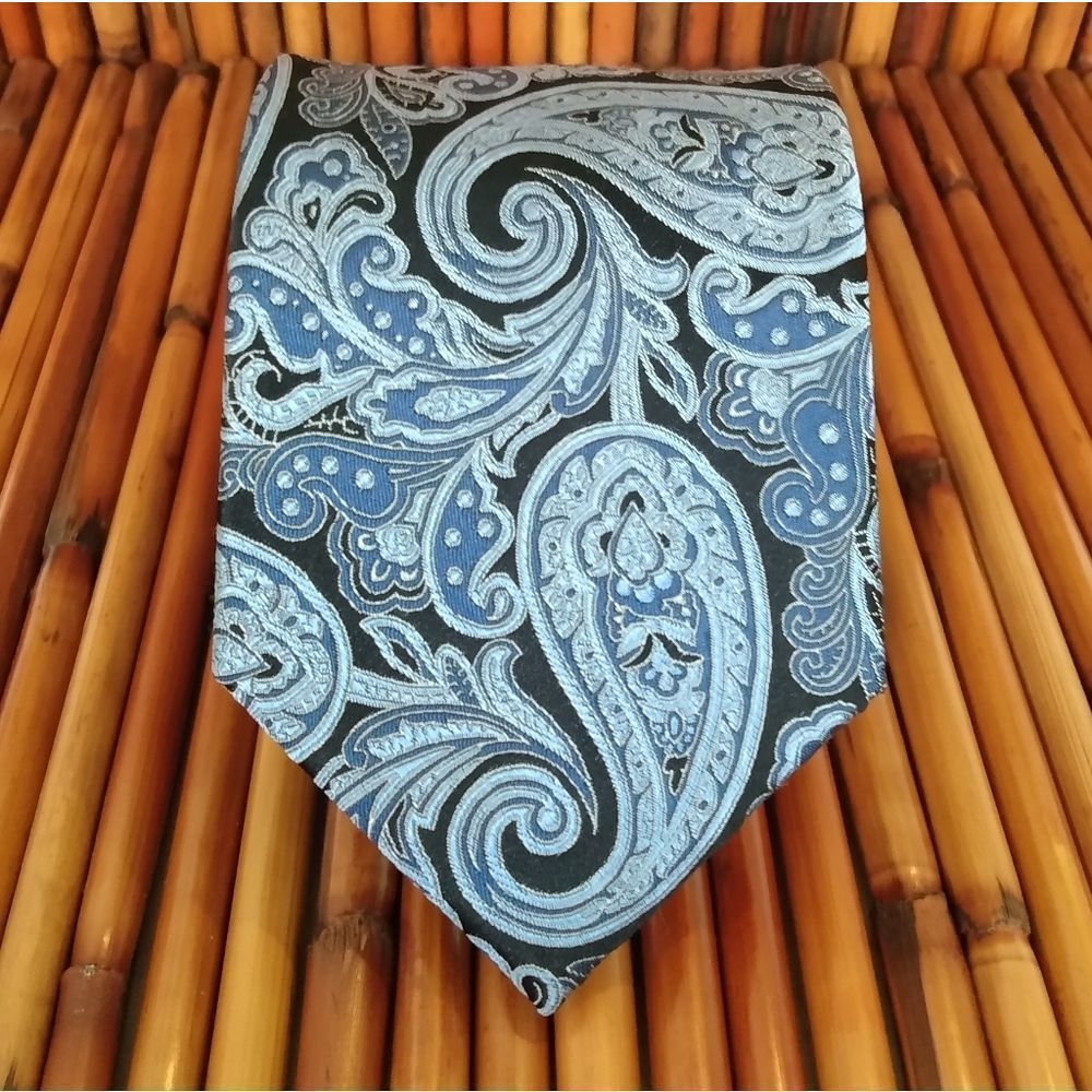 EUC MICHAEL KORS Multicolor Blue & Gray Paisley 100% Silk Tie